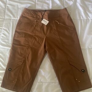 New with tags- Women’s size 8 Jamie Sadock Capri-Golf Capris- in brown sugar